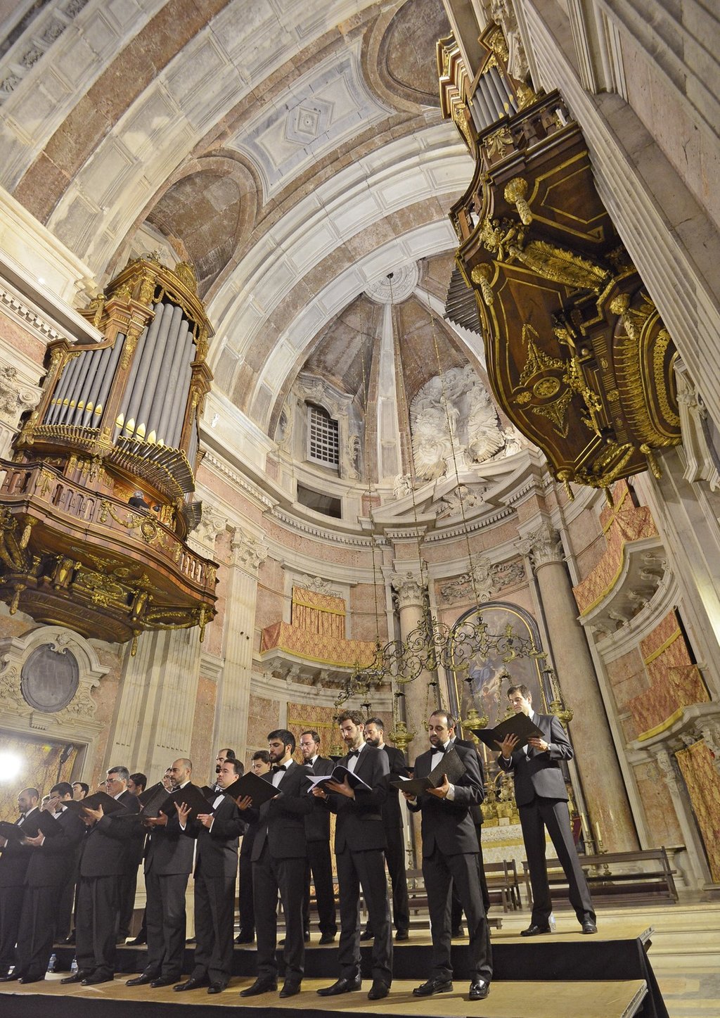 III Festival Internacional de Órgão de Mafra - Concerto a 6 órgãos e 3 coros na Basílica do Palác...