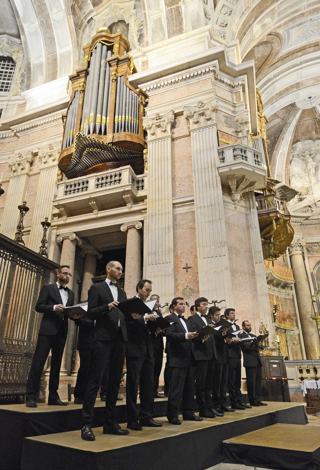 III Festival Internacional de Órgão de Mafra - Concerto a 6 órgãos e 3 coros na Basílica do Palác...