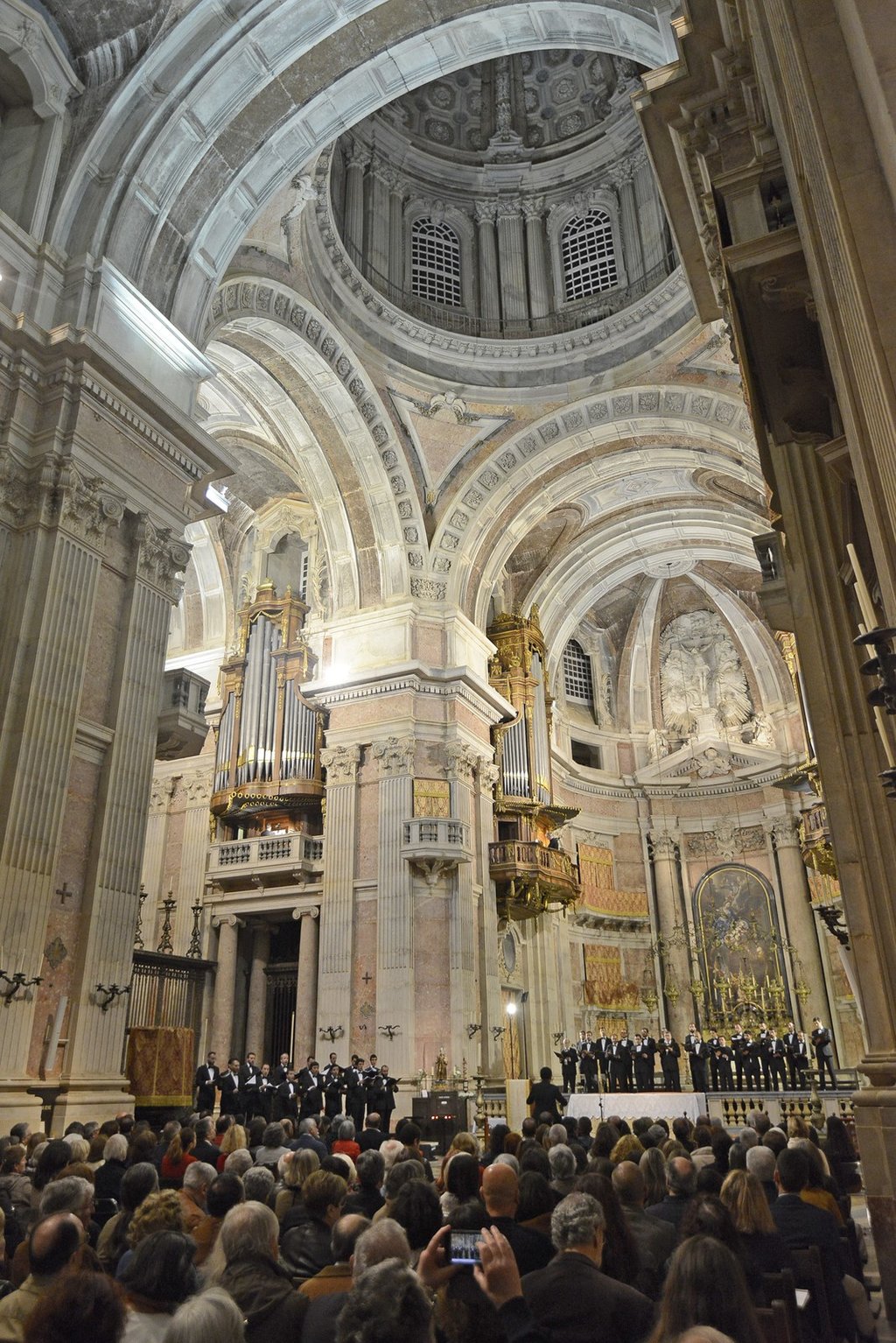 III Festival Internacional de Órgão de Mafra - Concerto a 6 órgãos e 3 coros na Basílica do Palác...