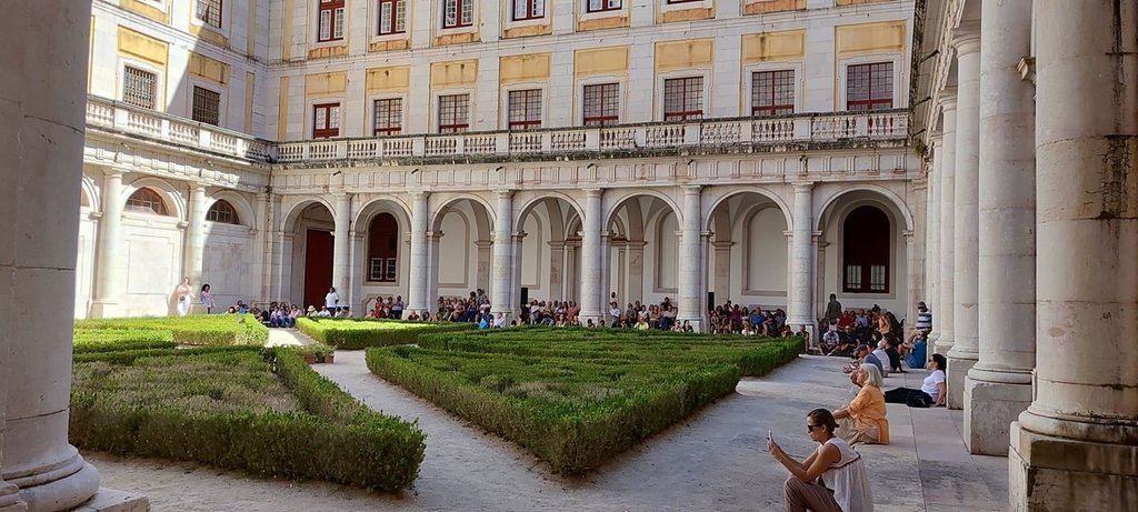 369173124_682942250541097_4614645062802556399_n