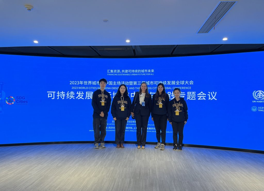 Com estudantes da Tongji University
