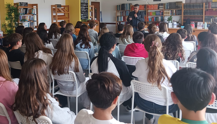 foto3_flm_sessao_contos_tradicionais_colegio_miramar