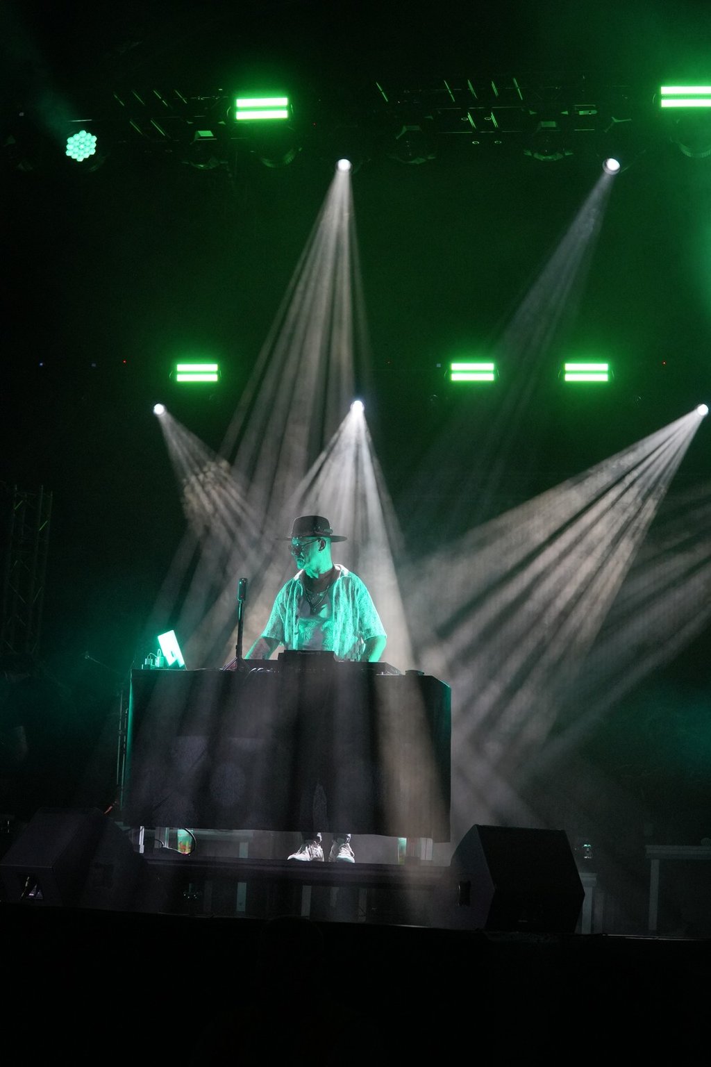 DJ