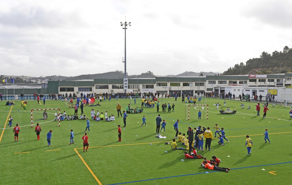 Inauguração Revaldo Sintético do Estádio Municipal da Venda do Pinheiro (16)