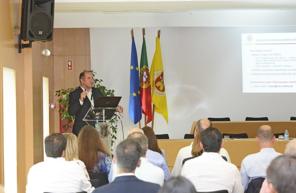 Reunião com técnicos que apresentam projetos na área do urbanismo (1)