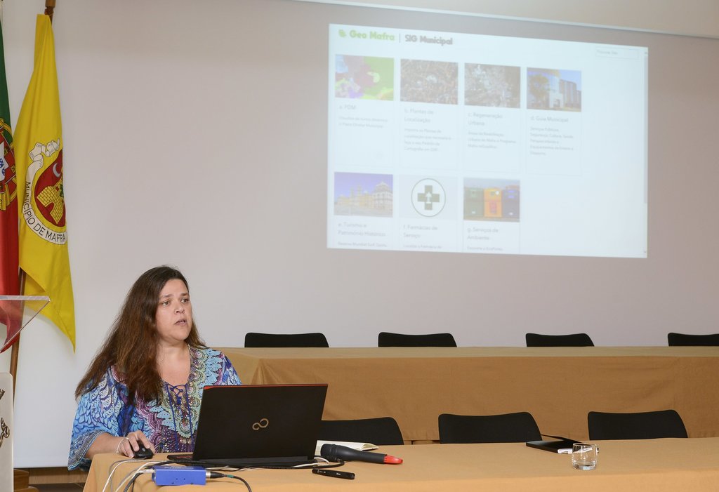 Reunião com técnicos que apresentam projetos na área do urbanismo (2)