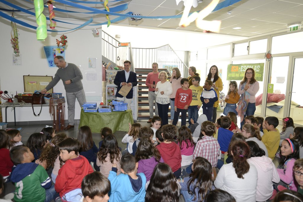 Equipamento informático para escolas (8)