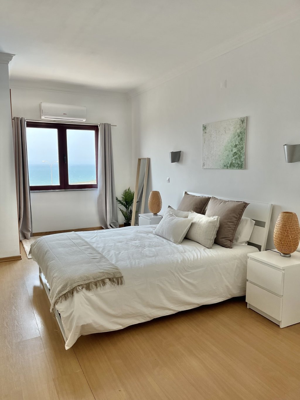 Ribeira D'Ilhas Beach Apartment