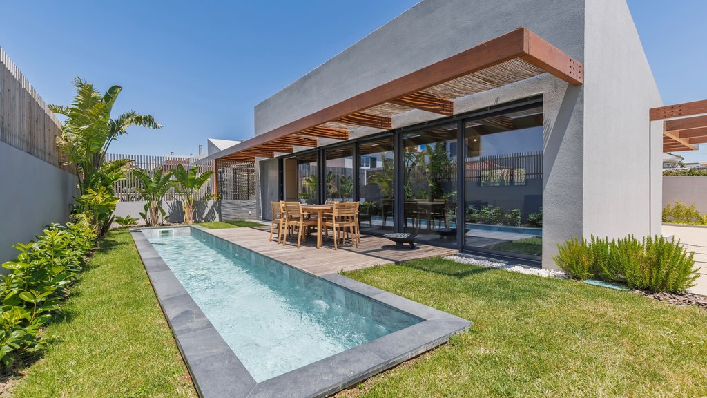 Stunning Beach House W Pool By Lovelystay